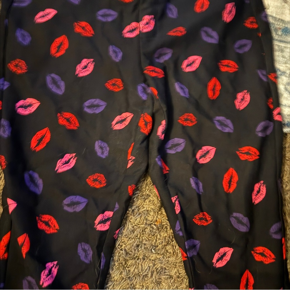 Torrid Lipstick Print Pixie Pants - image 3
